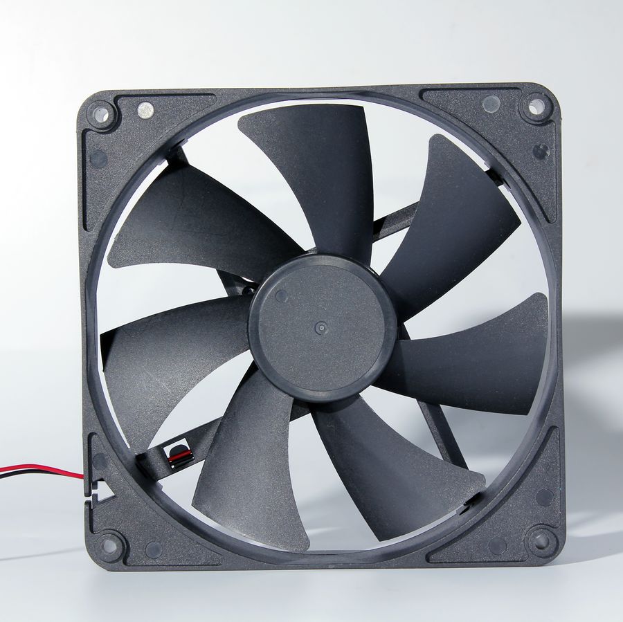 140x140x25 mm DC axial fan