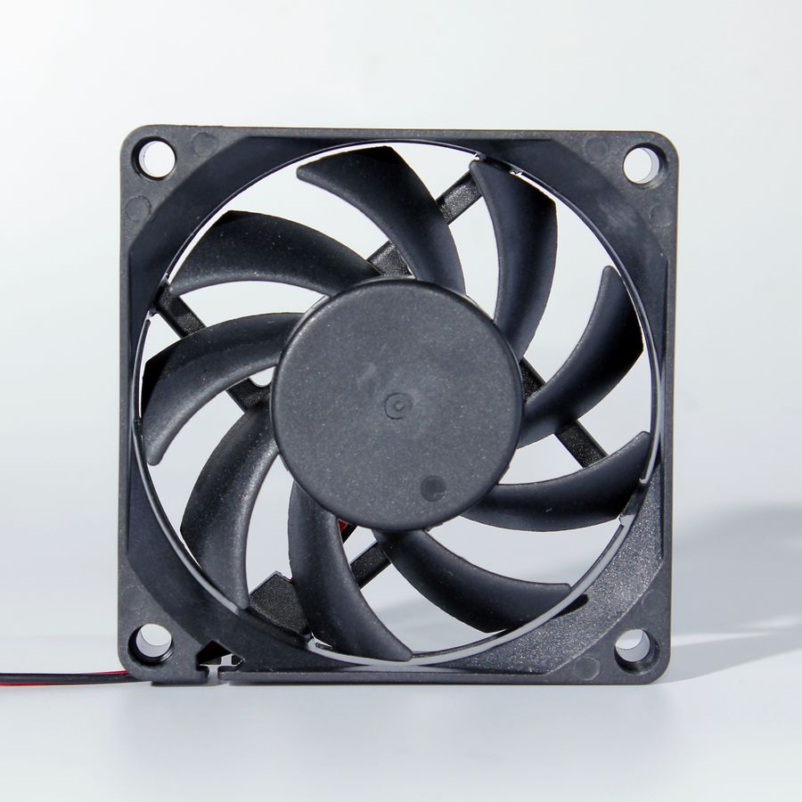 70x70x15 mm DC axial fan